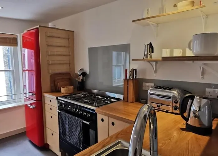 Spacious 2 Bedroom Apartment In The Heart Of Soho.