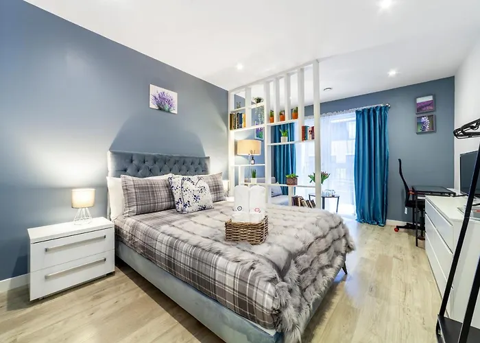 Private Double Bd With Optional Balcony, 15 Mins To London Cc