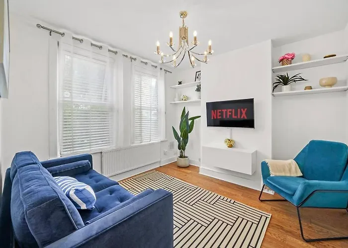 Bright 2 Bed Perfect Central Hub