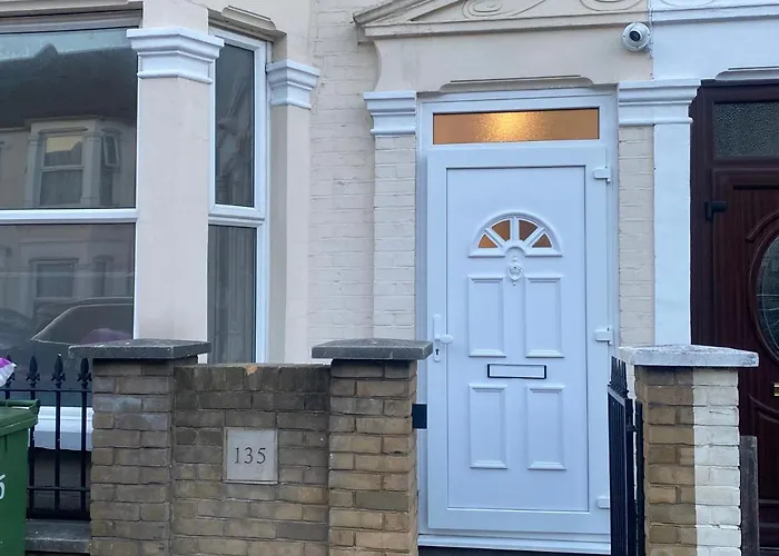 Cosy House In Newham