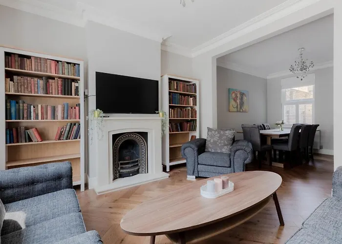 Central, Stylish And Spacious 4 Bedroom House 2,5 Bathrooms In Shepherd\'S Bush