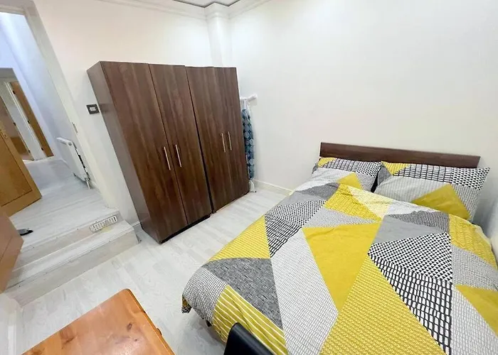 2-Bedroom Apartment In Tooting