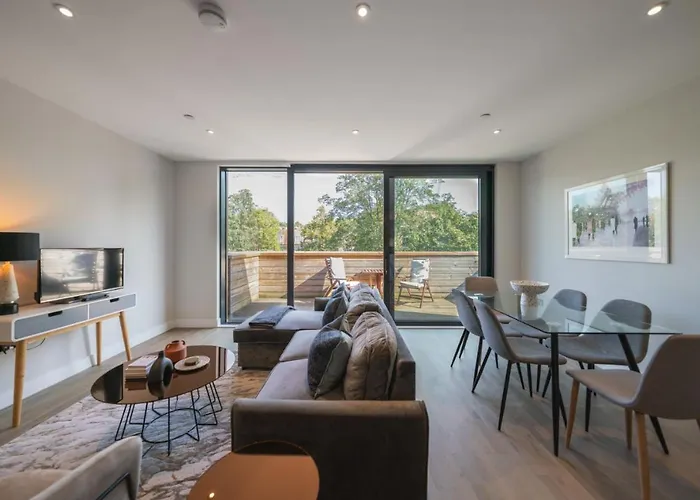 The Hampstead Hideout - Glamorous 3Bdr Flat With Balcony