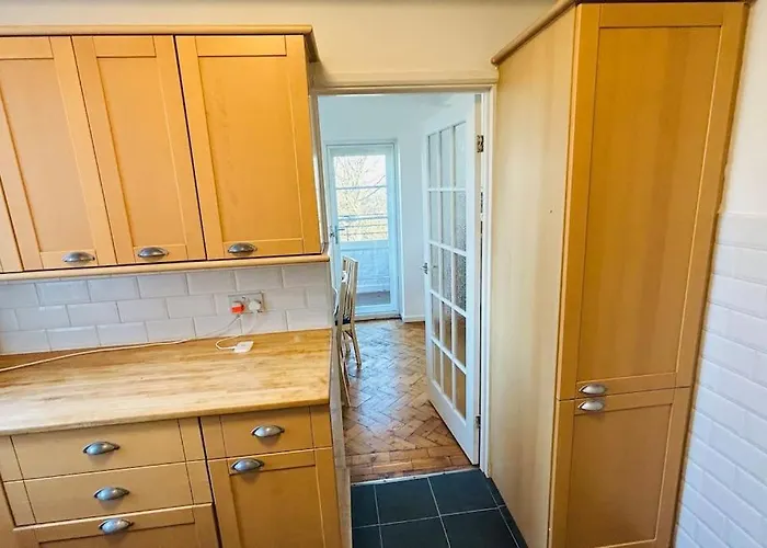 Traditional 3 Bed Flat In Highgate