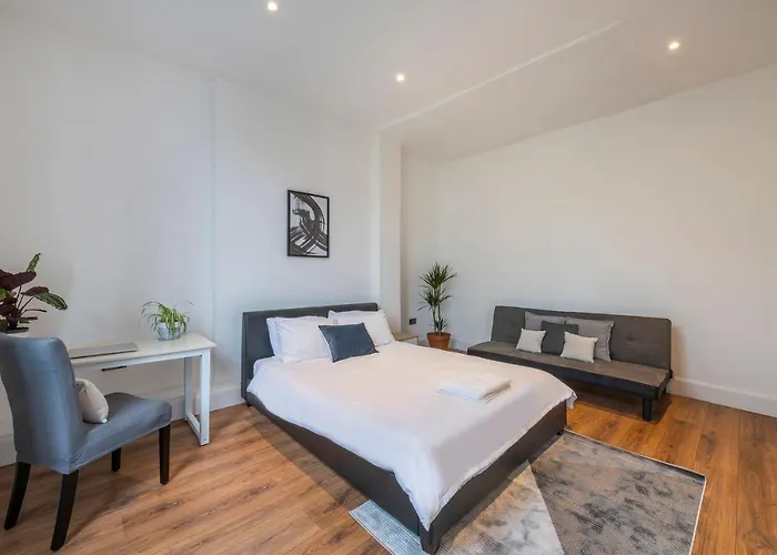 Spacious Two Bedroom Apartment In Camden