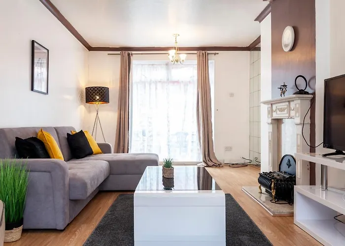 Stunning 3 Bed House With Private Garden, Woolwich