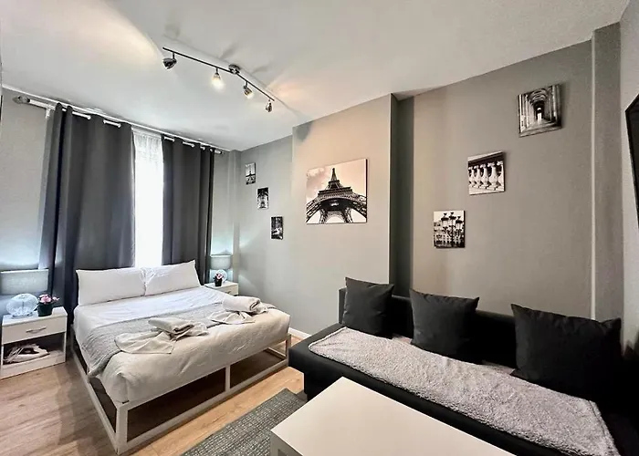 Light Budget Studio Apartment On Edgware Road, Central London