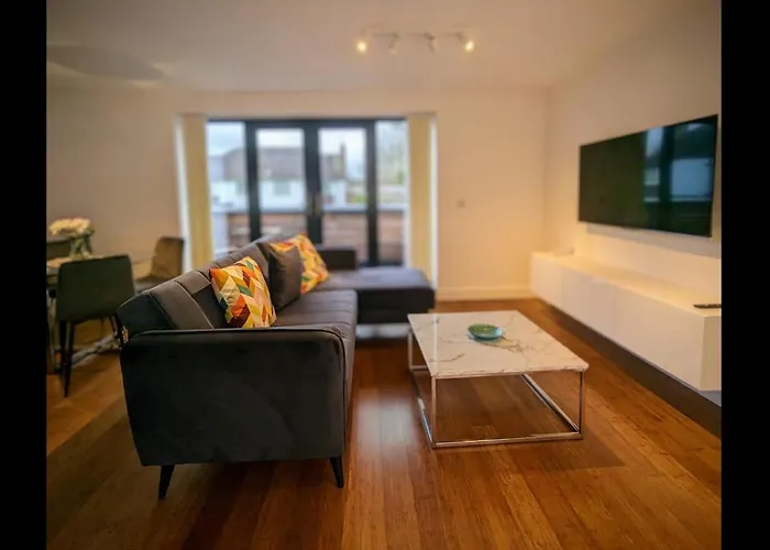 New Lux 1 Or 2 Bed Flats + Car Park + 5Min Tube + Fast Wifi