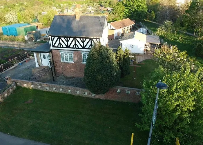Idyllic Cottage In Jubilee Park