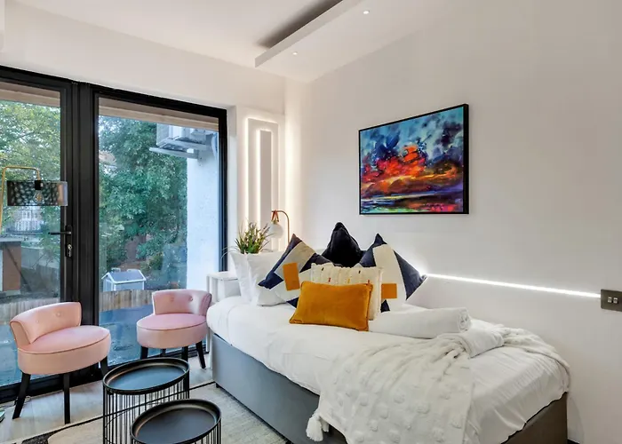 Cosy Studio In Great Location!