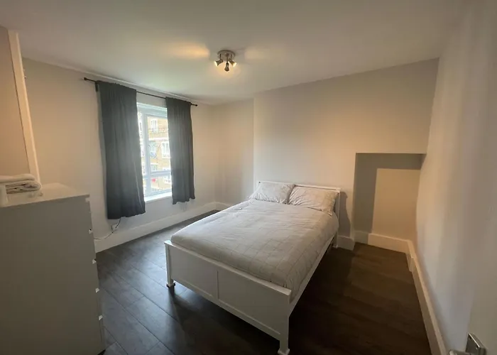 Holiday Properties Vauxhall Central Rooms