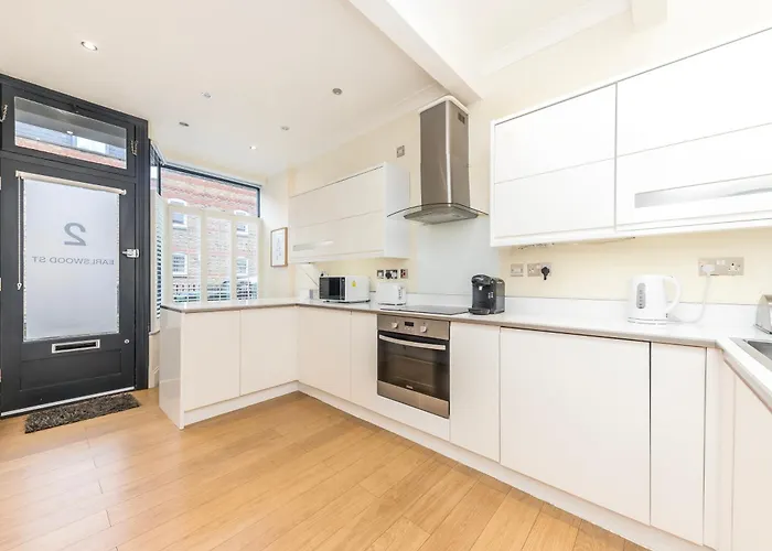 Stylish & Spacious 3 Bed Victorian House Sleeps Up To 7 - Near O2, Museums, Excel, Mazehill Station 12 Mins Direct Into London Bridge
