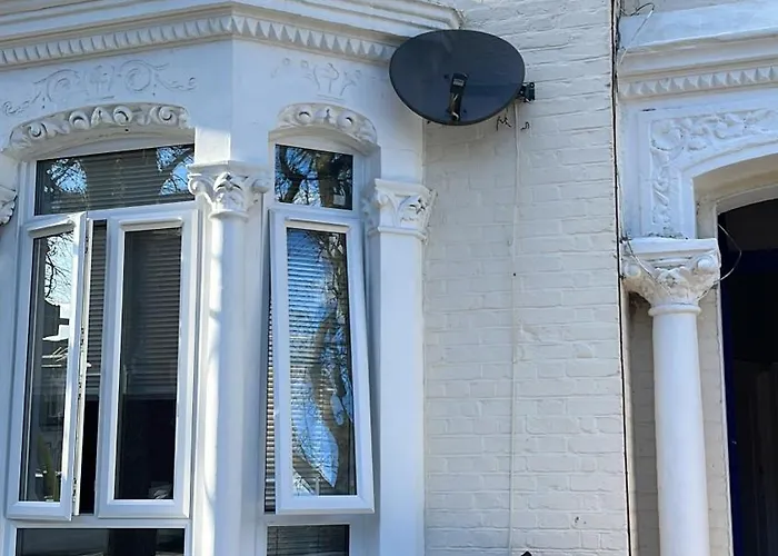 Super Central 2 Bed Flat