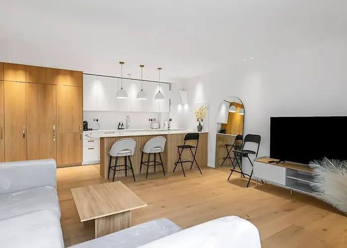 Luxury Flat With View Battersea Pass The Keys