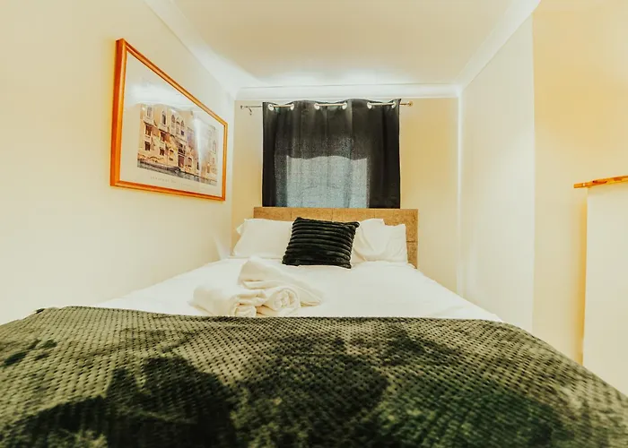 Luxury Riverview 2Bed Apt- 5 Mins From Excel London, Canary Wharf, 02 Arena - Free Parking - Playstation 4 Provided