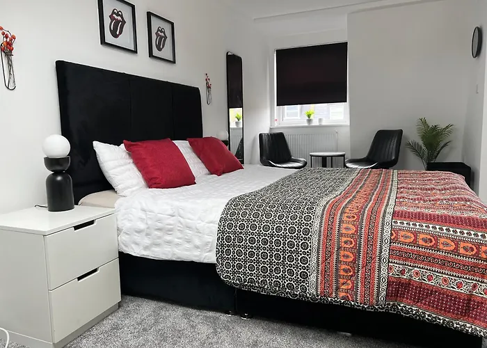 Comfortable Rooms - Only 6-Mins Walk From Underground Station