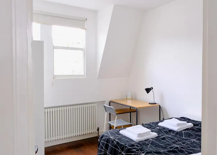 Chelsea Cosy 2 Bedroom Flat With Terrace