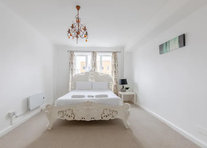 Well Located 2Bd Flat 20 Mins To Tower Bridge!
