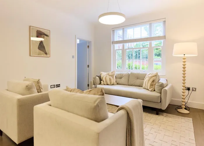 The Chelsea Square Crib - Bright 1Bdr Flat