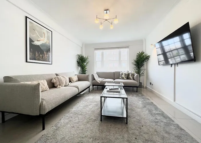 3 Bed Apartment- Central London