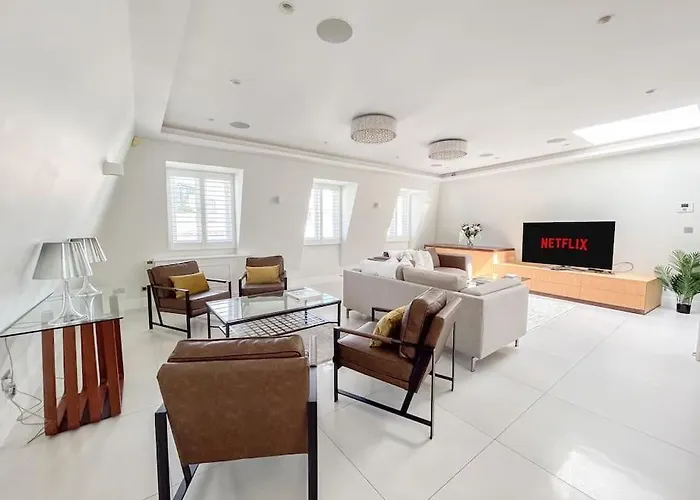 Elegant Penthouse Apartment In Prime Location