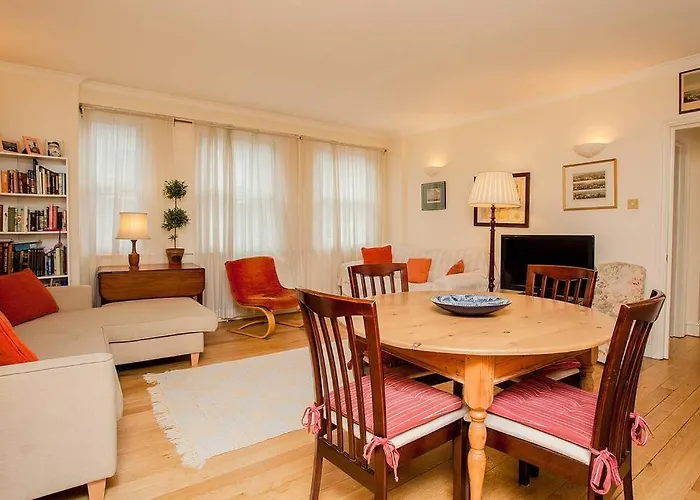 Bright 2 Bedroom Flat In Central London