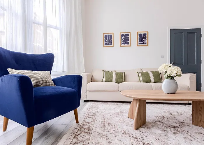 Large & Charming 5Br House Near Kensington Olympia