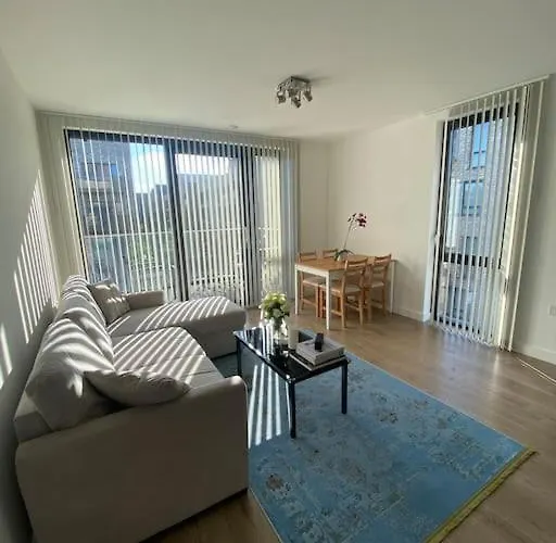 Modern 1 Bedroom Flat