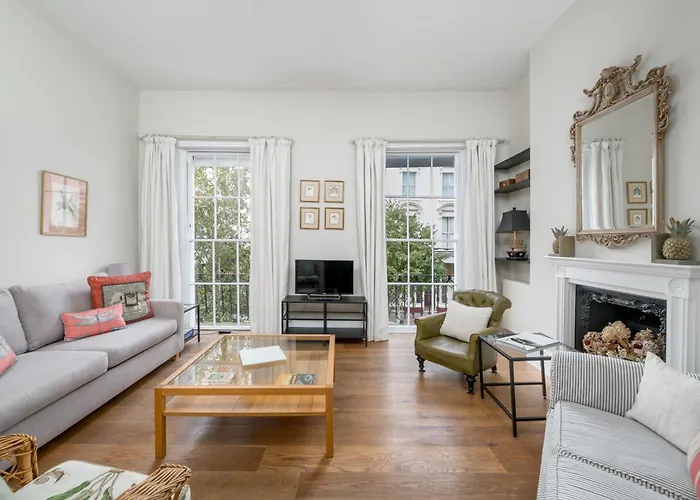 Spacious Flat Near Victoria And Warwick Square