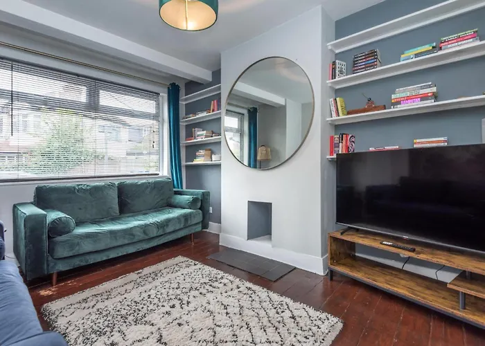 Stylish 1-Bed With Private Entrance & Garden