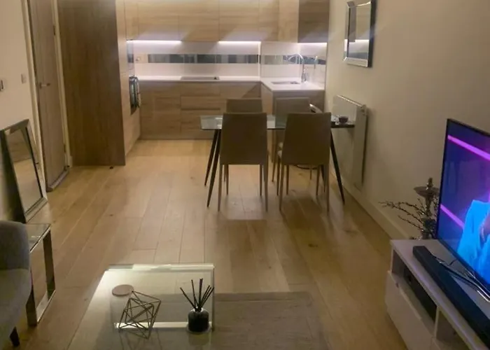 Stunning 2 Bed Penthouse Canning Town