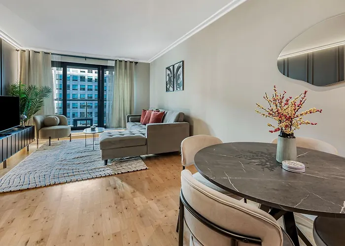 Mysquare South Quay 02 Bed Apartments In Canary Wharf