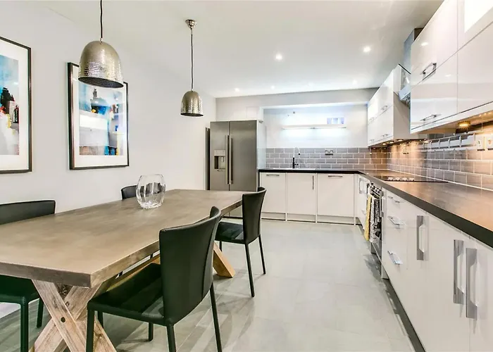 13A Rostrevor Mews Sw6 8Bz