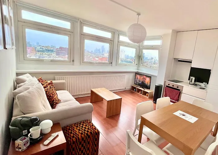 Bright 2-Bedroom In Soho High-Rise With Skyline Views