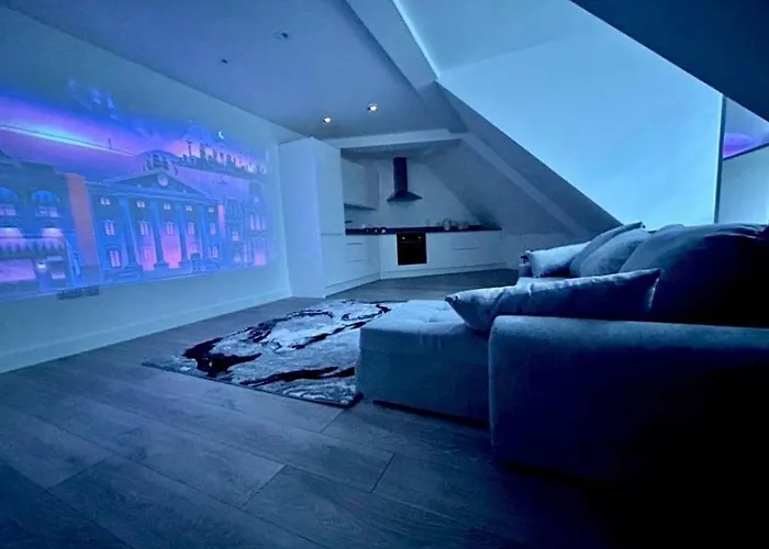 Cinematic 2 Bed Central Location