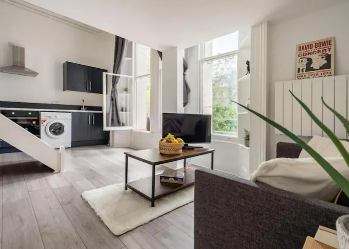 Hidden Terraced Studio Flat In Central London