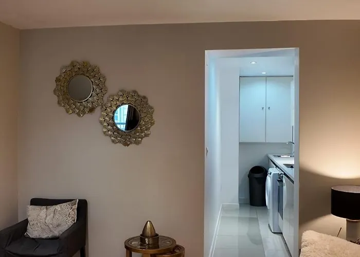 3 Bhk Apt Haymarket Leicester Square Soho Hy04
