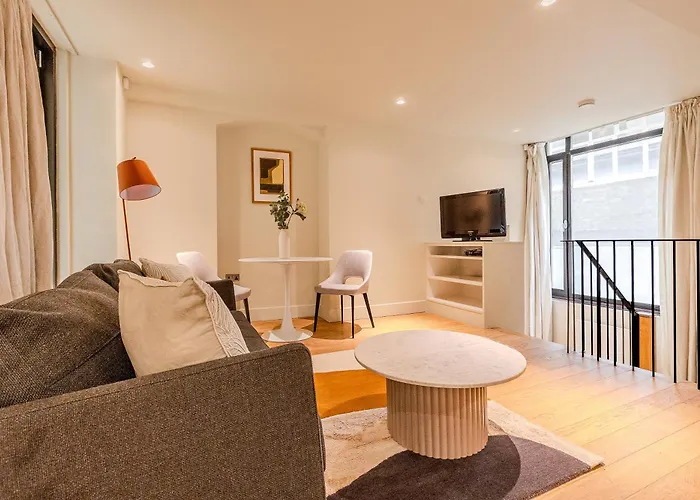 Modern 1Br Duplex, 3 Min Blackfriars St!