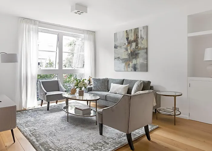 Notting Hill-Opulent Bright Two Bedroom