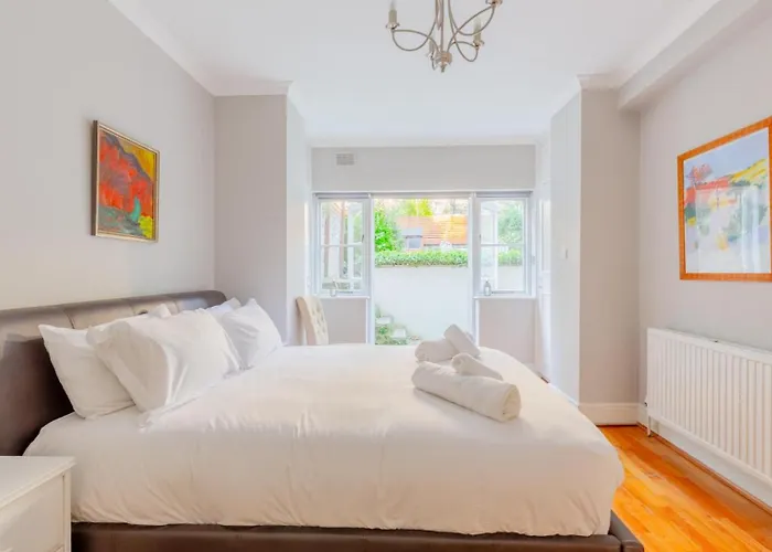 Sophisticated 2Bd Flat With Patio West Kensington