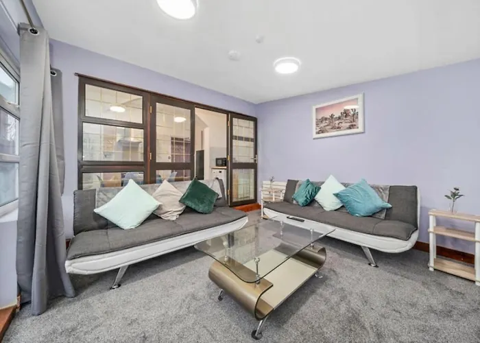Spacious One Bedroom Flat Free Parking