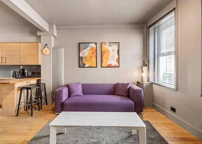 Spacious Home On Chapel Market
