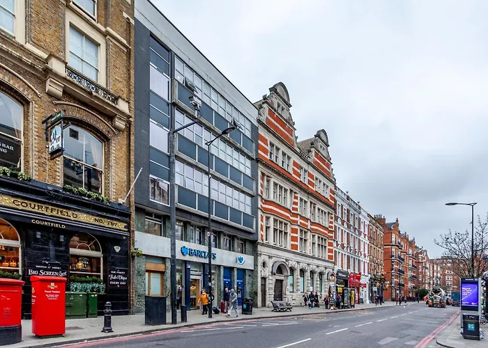 Stylish One Bedroom Oasis, Kensington