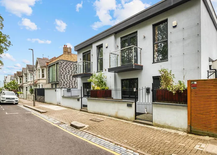 Unique Stylish Duplex 2Br 2Ba Balcony