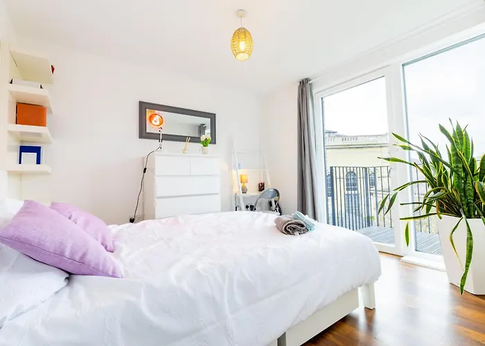 Relaxing 2-Bed City Retreat