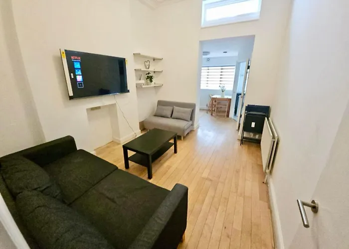 2-Br Apartment In Central London, Ideal Location!