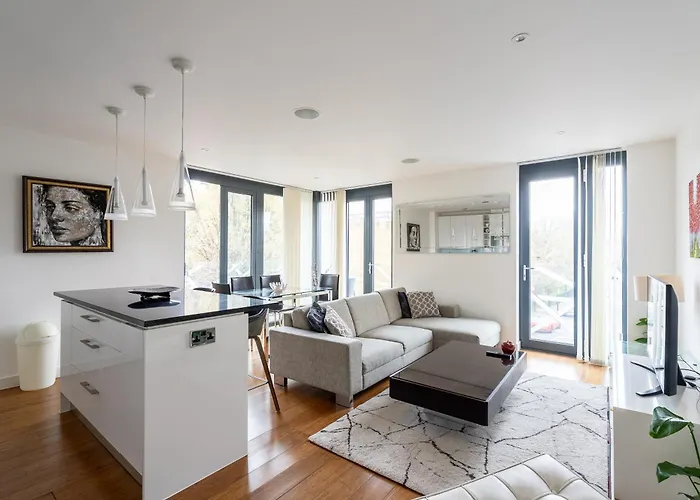 Modern, Stylishly Furnished Apartment, With Wrap Around Balcony In Notting Hill