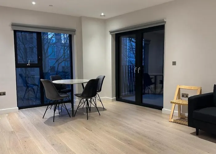 Modern 2 Bedroom Near London Eye