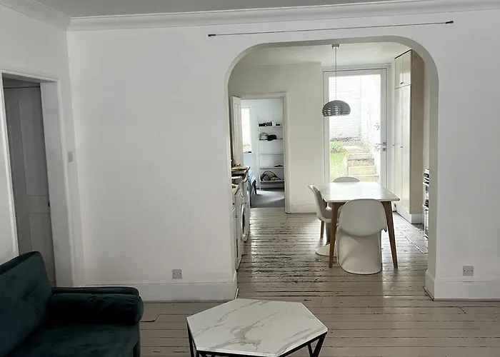 Chelsea 1-Bed Flat With Patio