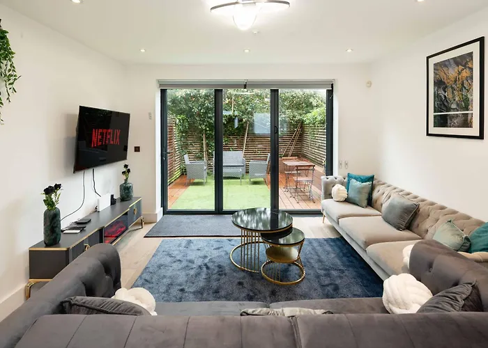 Gorgeous 3Br 2Bath House In O2 Greenwich With Parking